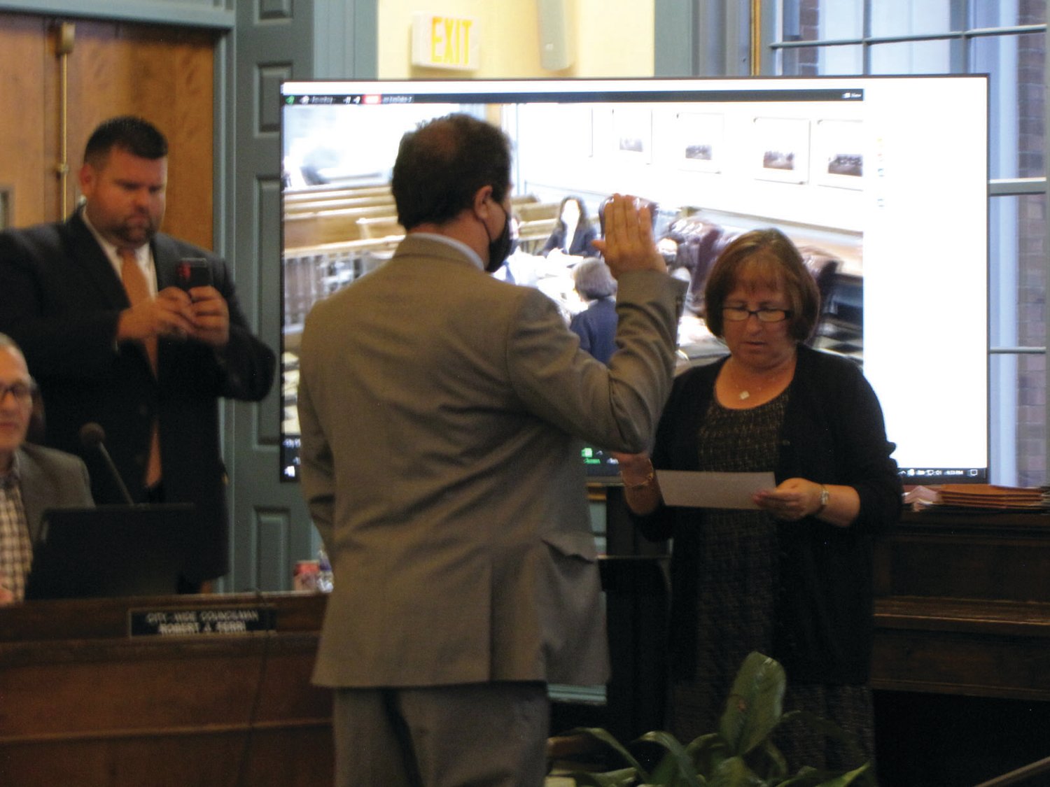 TAKING THE OATH: Richard Campopiano is sworn in after the City Council’s vote on Monday. He immediately took his seat as the Ward 4 representative and participated in the regular monthly meeting.